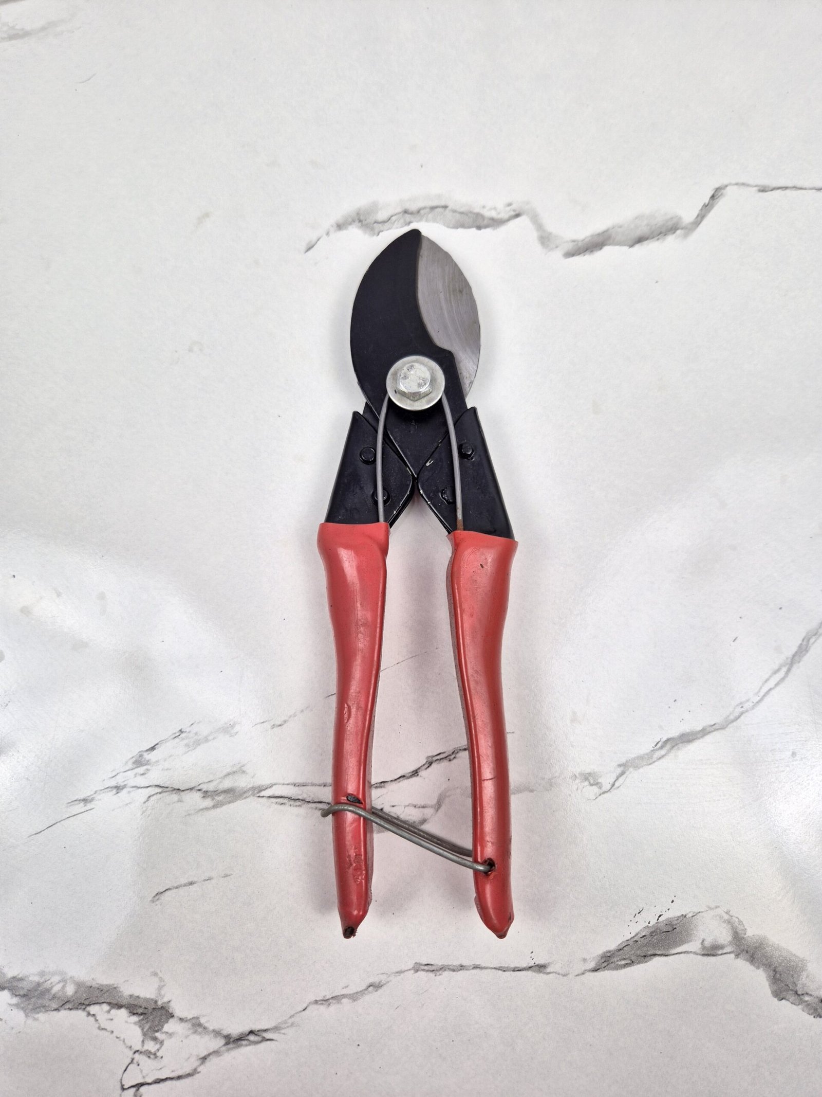 Podhghar Sharp Cutters category features tools like Pruning Shears, Secateurs, Hedge Trimmers, Bonsai Cutters, and Fruit Picking Clippers. Designed to help customers easily find the right tools for trimming, pruning, and plant care, it ensures clean, precise cuts and makes gardening tasks more efficient.